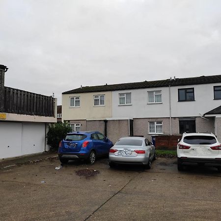 Elegant 3-Bedroom Home, Sleeps Up To 5 Guest. South Ockendon Luaran gambar